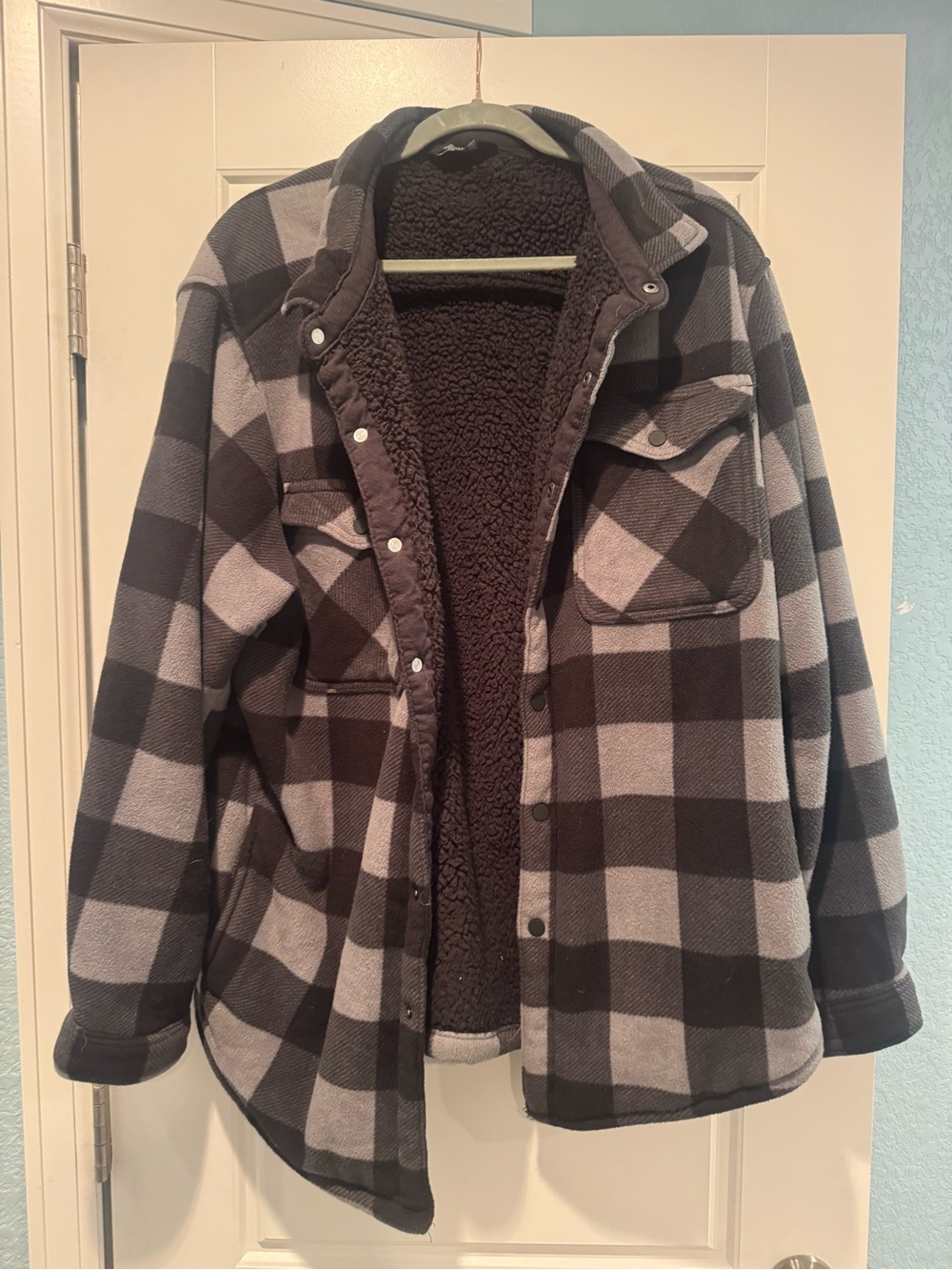 Men's Black & Gray Plaid Sherpa-Lined Puffer Jacket